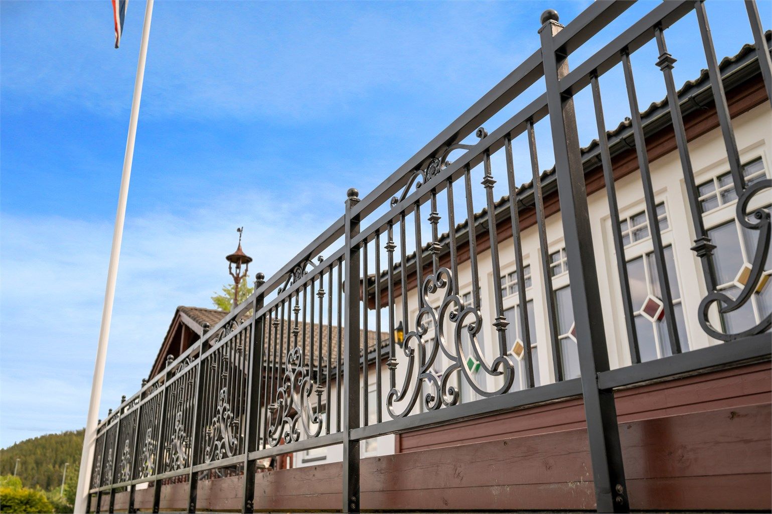 Alle detaljer både inne og ute er en fryd å vandre igjennom. 