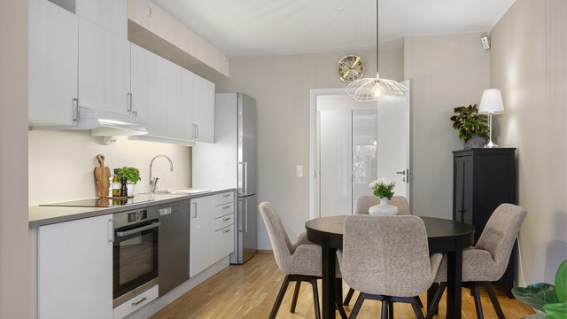 Kjøkken med plass til spisebord.