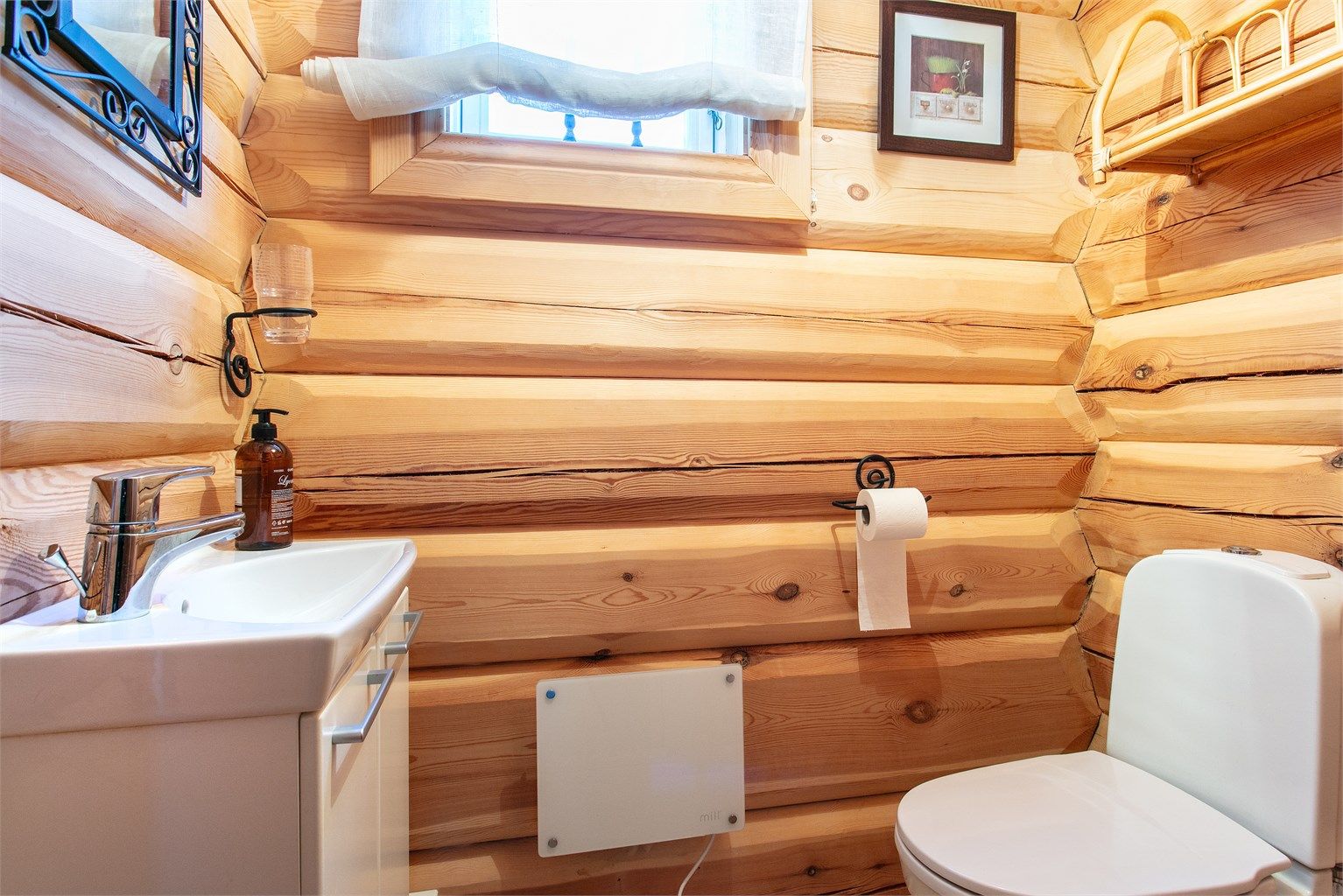 Toalettrom med servantinnredning 