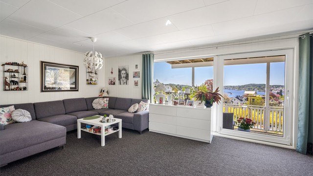 Stue i 2. etasje med utgang til egen terrasse