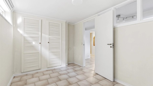 Innredet rom i underetasjen (ikke godkjent for varig opphold).