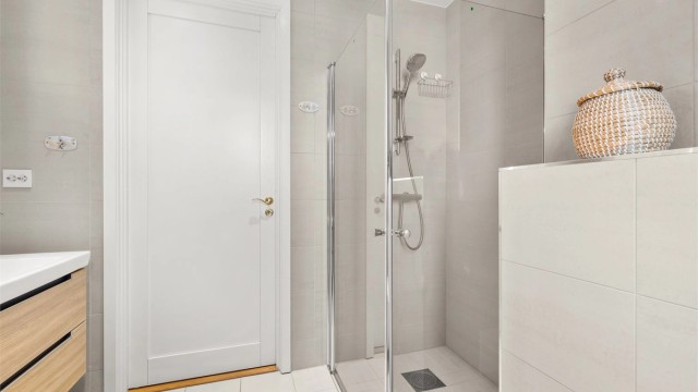 Varmekabler i gulvet og downlights i himling
