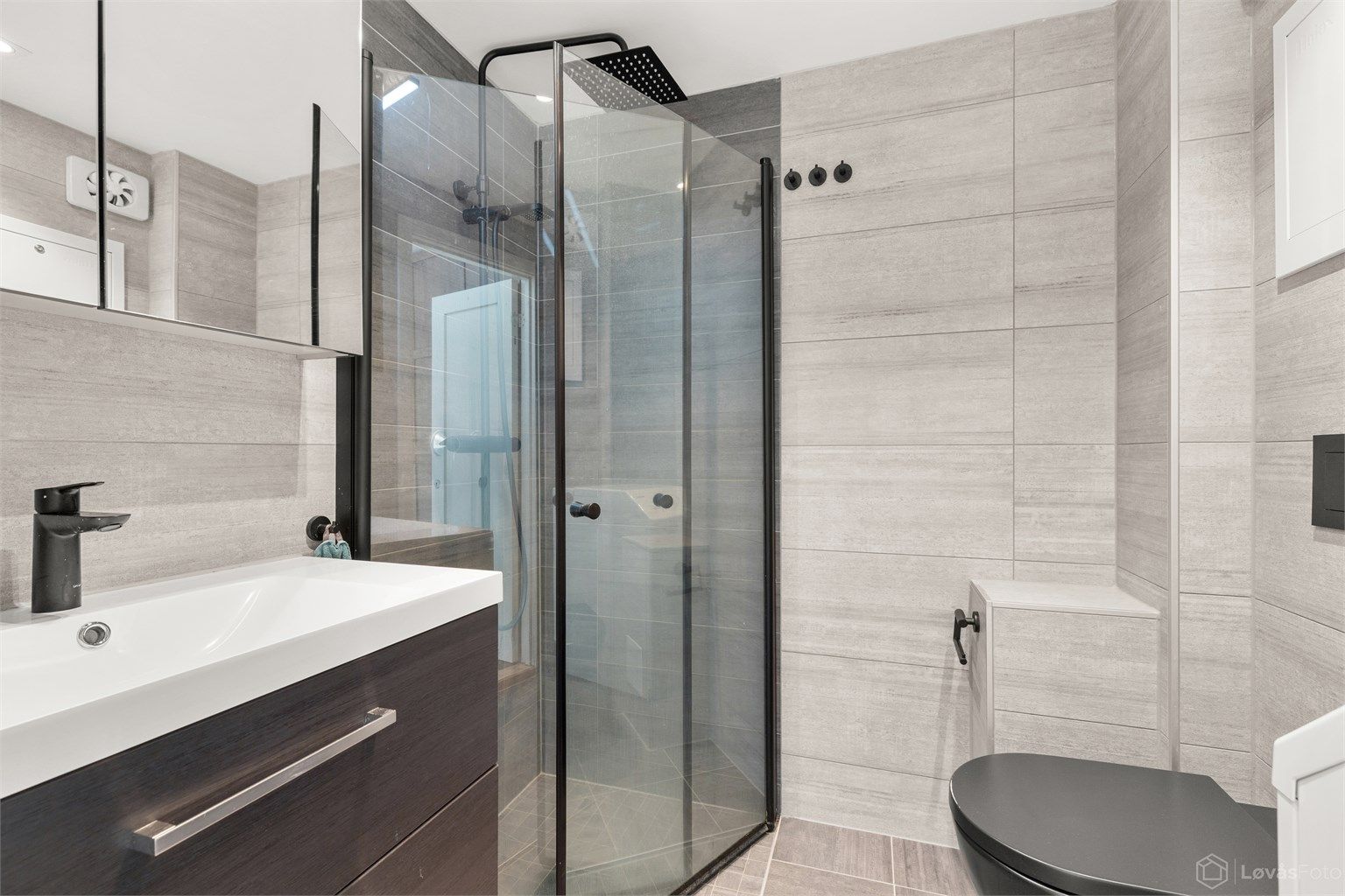 Badet ble vesentlig oppgradert i 2022 og har en gjennomført moderne standard.