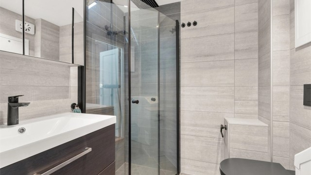 Badet ble vesentlig oppgradert i 2022 og har en gjennomført moderne standard.