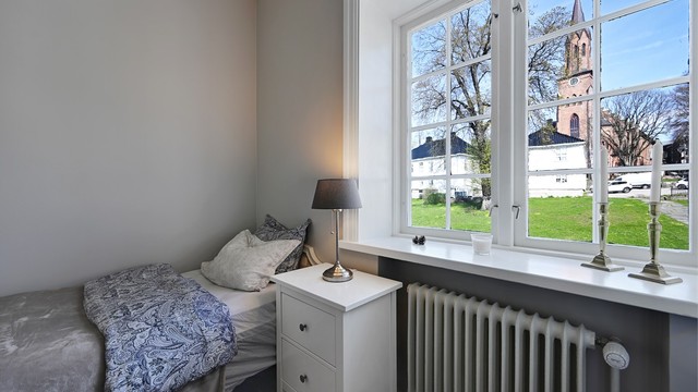 Fra dette rommet ser man Tønsberg domkirke.