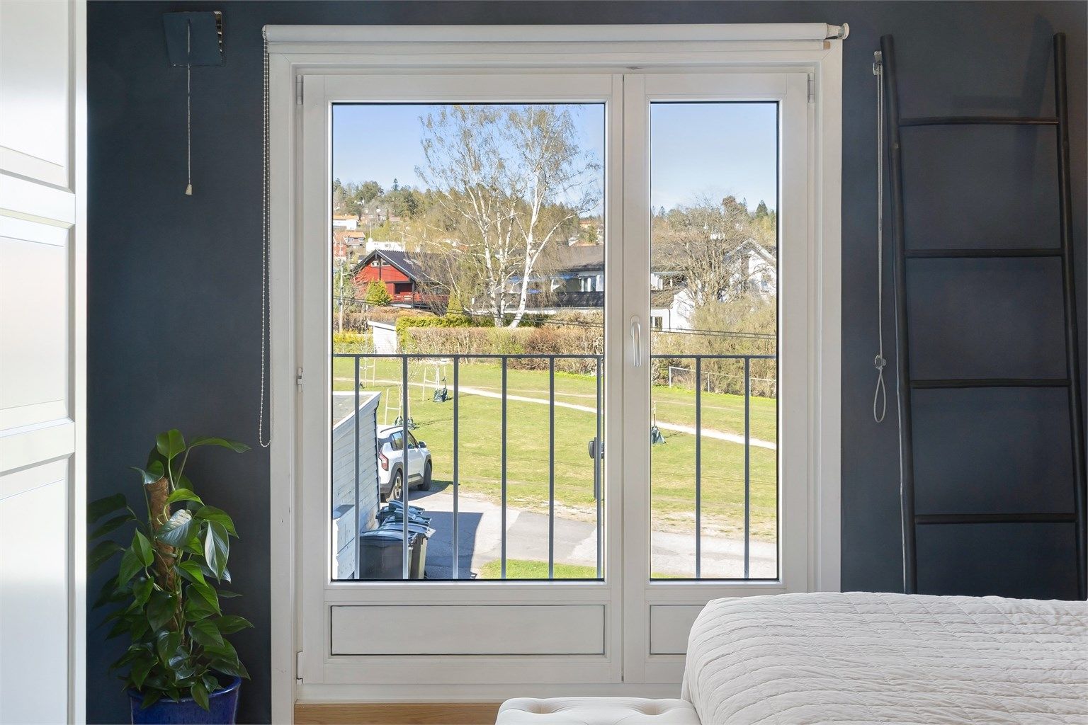 Utsikt fra hovedsoverommet mot Damefallet balløkke.