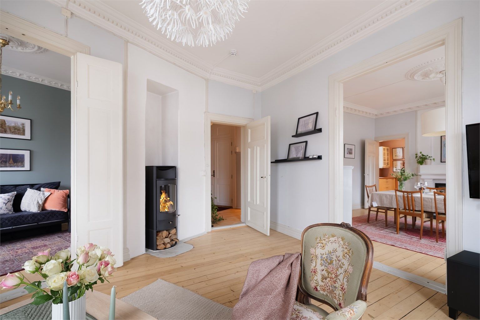 Dette er en romslig hjørneleilighet med attraktiv beliggenhet på Frogner. 