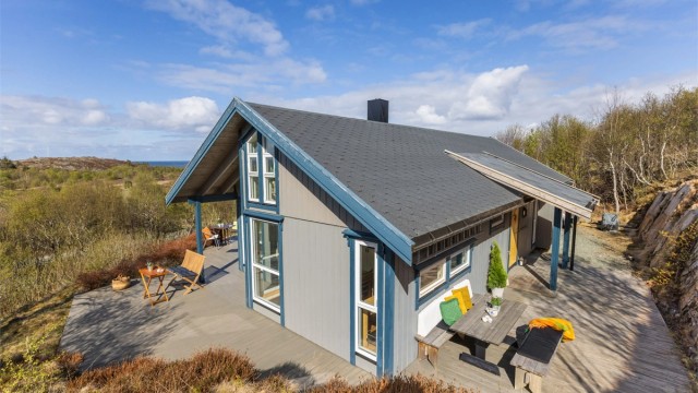 Terrassen og platt måler til sammen hele 70 kvm og har gode møbleringsmuligheter.