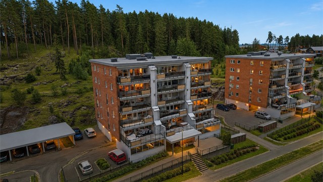 Leiligheten ligger på populære Brånåsen. Et veldrevet, stille og rolig sameie. (Bildet er redigert med AI og noe avvik kan forekomme)