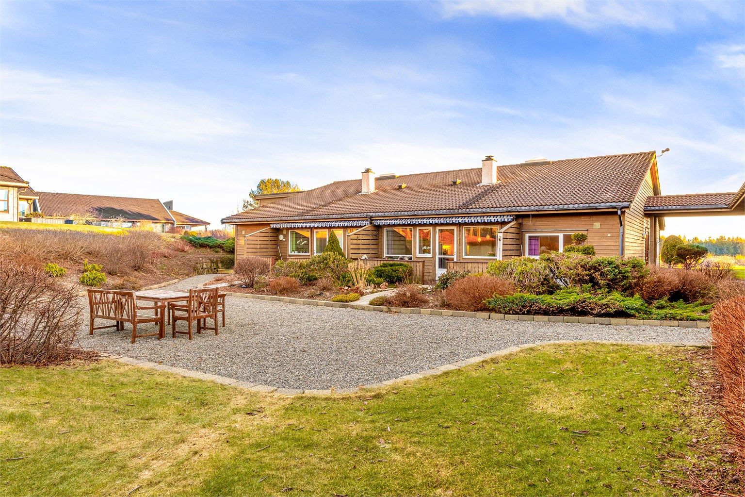 Koselig og etablerte fellesområder med mye grønn beplatning