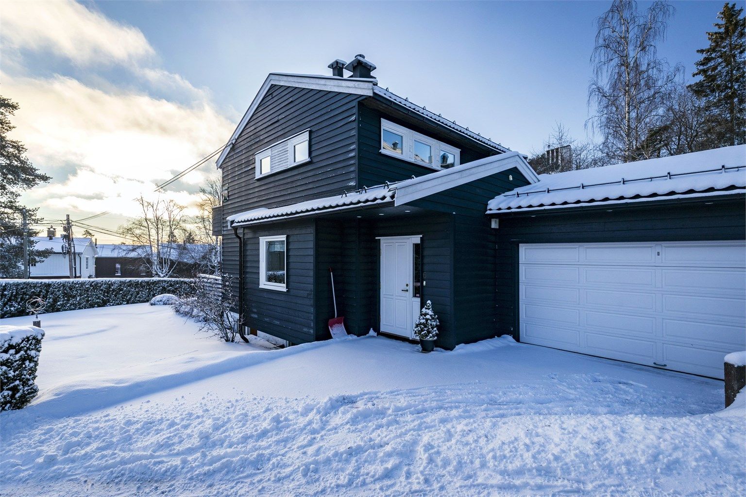 Boligen ligger fantastisk til på Nordberg med gangavstand til marka, T-bane, buss (25), skole og matbutikker. Foto: Hanne Bruland