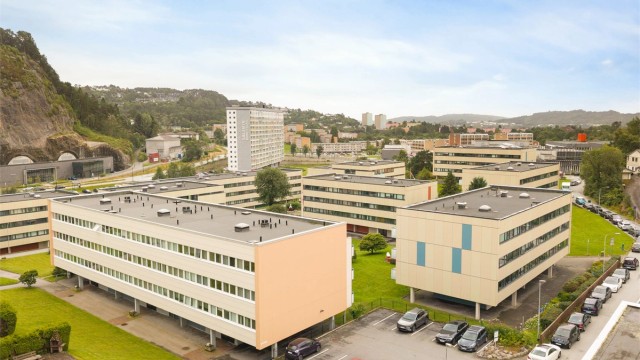 Kort vei til offentlig transport, med Bybanen ved Fyllingsdalen terminal ca. 8 minutter unna.