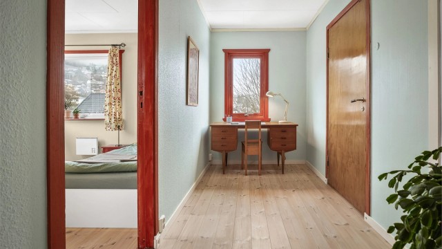 Plass til skrivebord i gang i 2 etasje