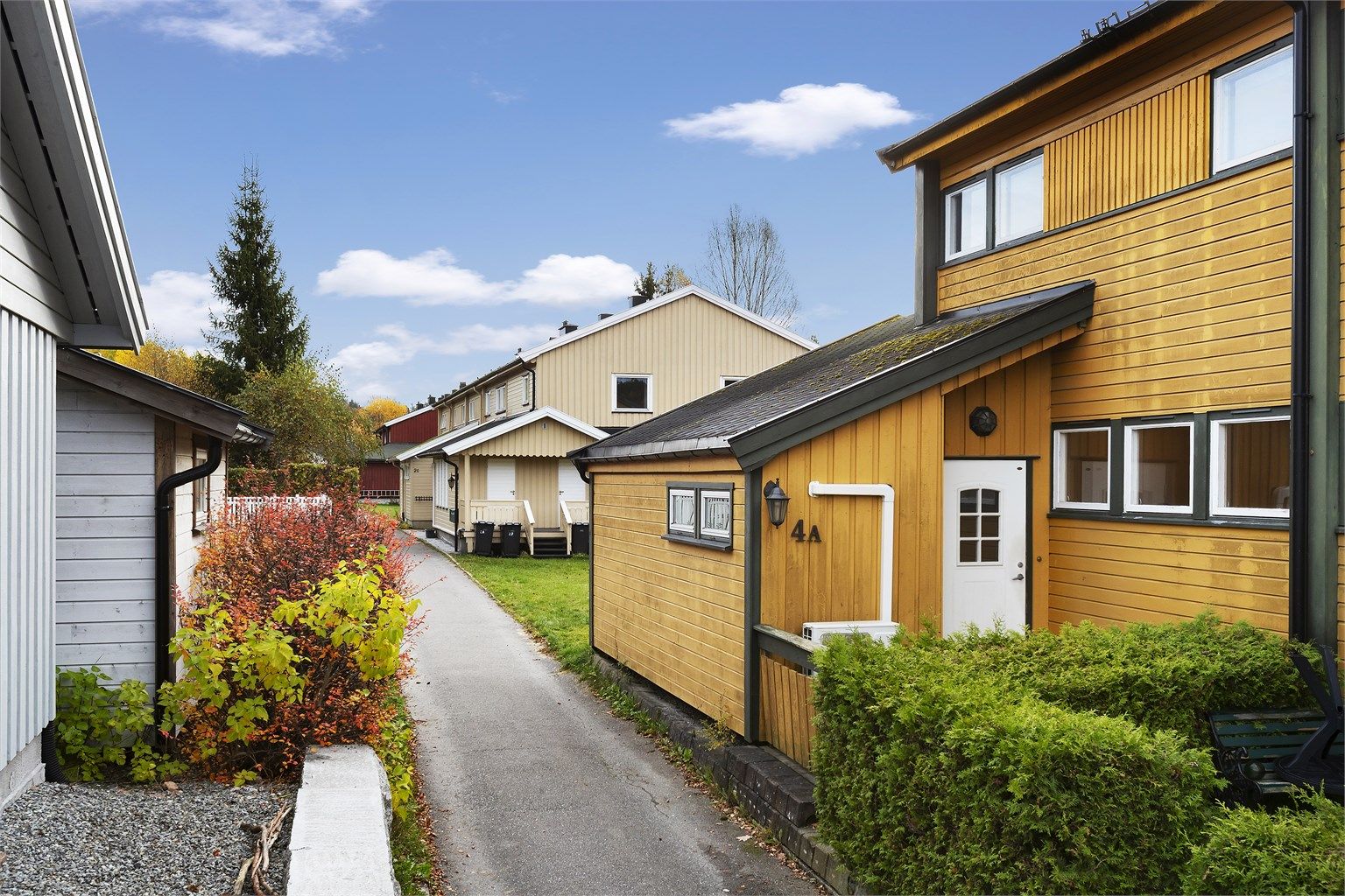 Enderekkehus beliggende i et familievennlig boligområde ved inngangen til vakre Sørmarka, på Siggerud