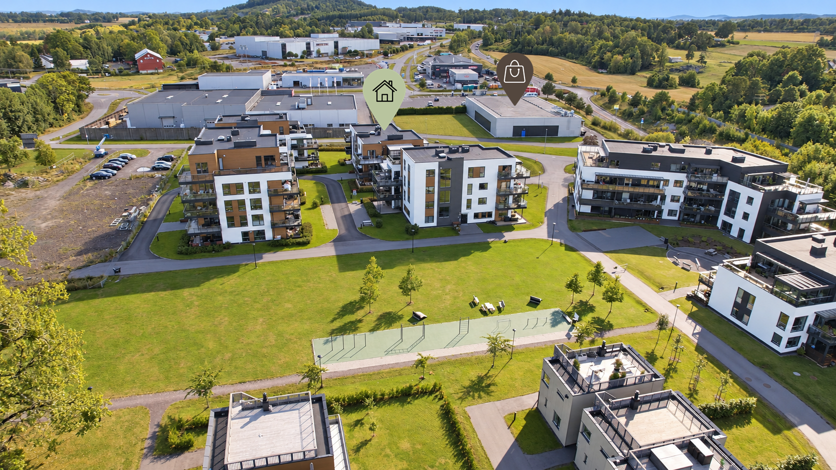 Attraktiv og rolig beliggenhet i etablert boligområde i Holmestrand, med kort vei til sentrum, skole, barnehage, dagligvare og Kleivbrottet med butikker og treningssenter.