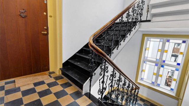 Trappeoppgang med flotte detaljer.