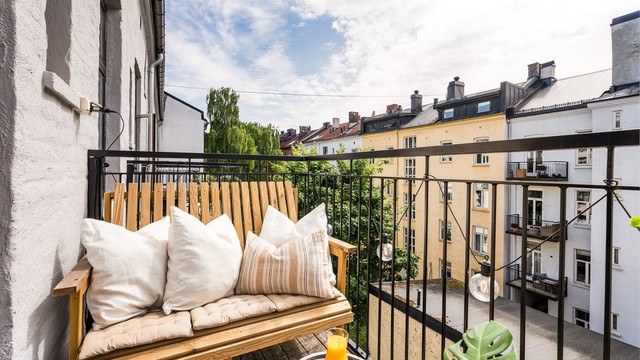 Her er det gode solforhold og utsikt over den rolige bakgården.