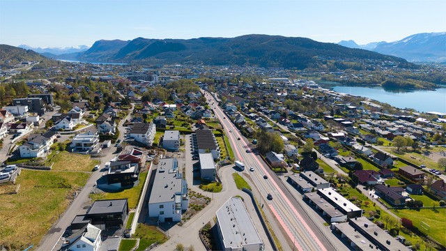 Kort vei til offentlig kommunikasjon, med bussholdeplass kun 3 minutters gange unna.