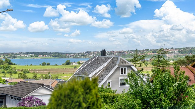 Utsikt fra takvinduer i 2. Etasje.