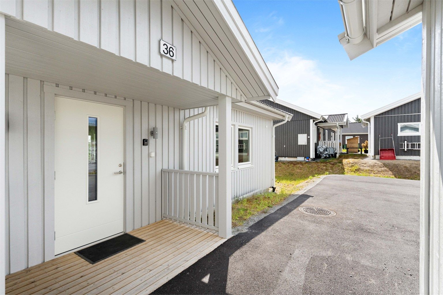 Velkommen inn! Til info er alle bilder innvendig i boligen innhentet fra tidligere salg av samme type bolig. 