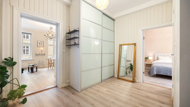 Opplegg til vaskemaskin i garderobeskapet i gangen.