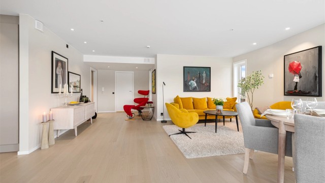 I stuen er det plass til flere soner og sittegrupper
