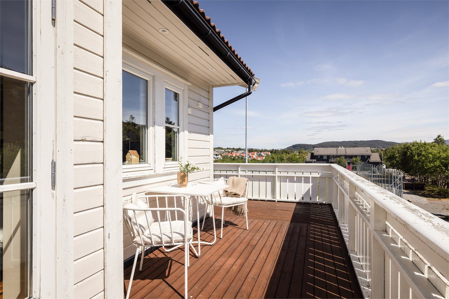 Fra stuen er det utgang til stor balkong