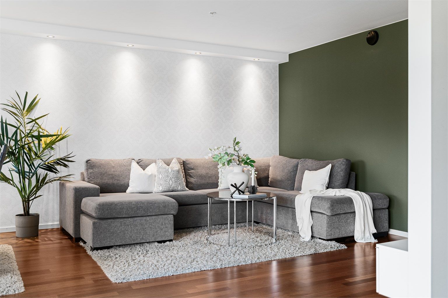 Lene Hviding v/Krogsveen har gleden av å presentere Høgeholvegen 110.