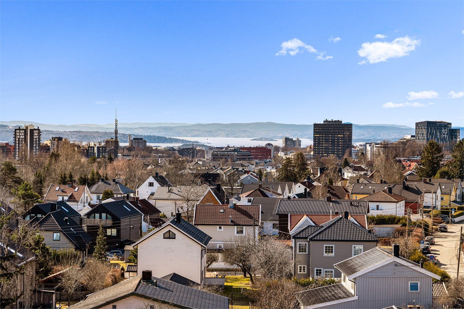 Fjordutsikt fra en av takterrassene.