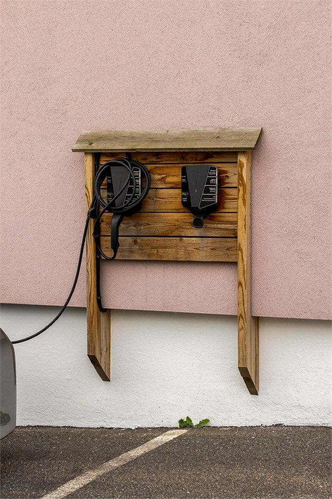 Borettslaget har installert elbilladere for beboerne ( på felles parkeringsplasser).