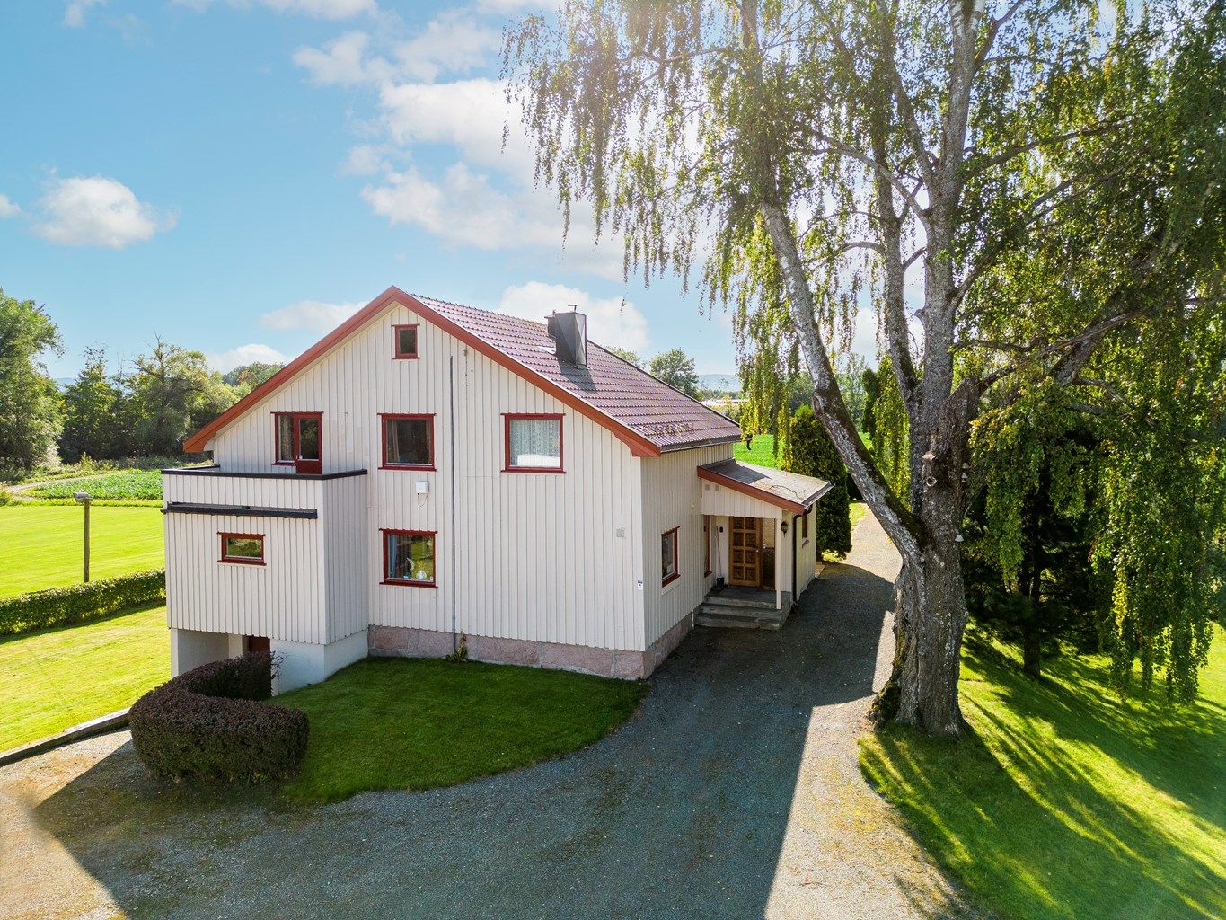 Stor tomt på over 2,8 mål (avsatt til LNF - Landbruks-, natur- og friluftsformål)