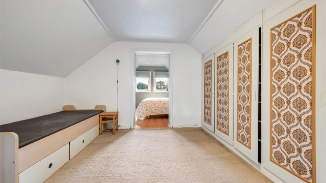 Loftsetasjen inneholder to soverom, bod og en gang med garderobeløsning.