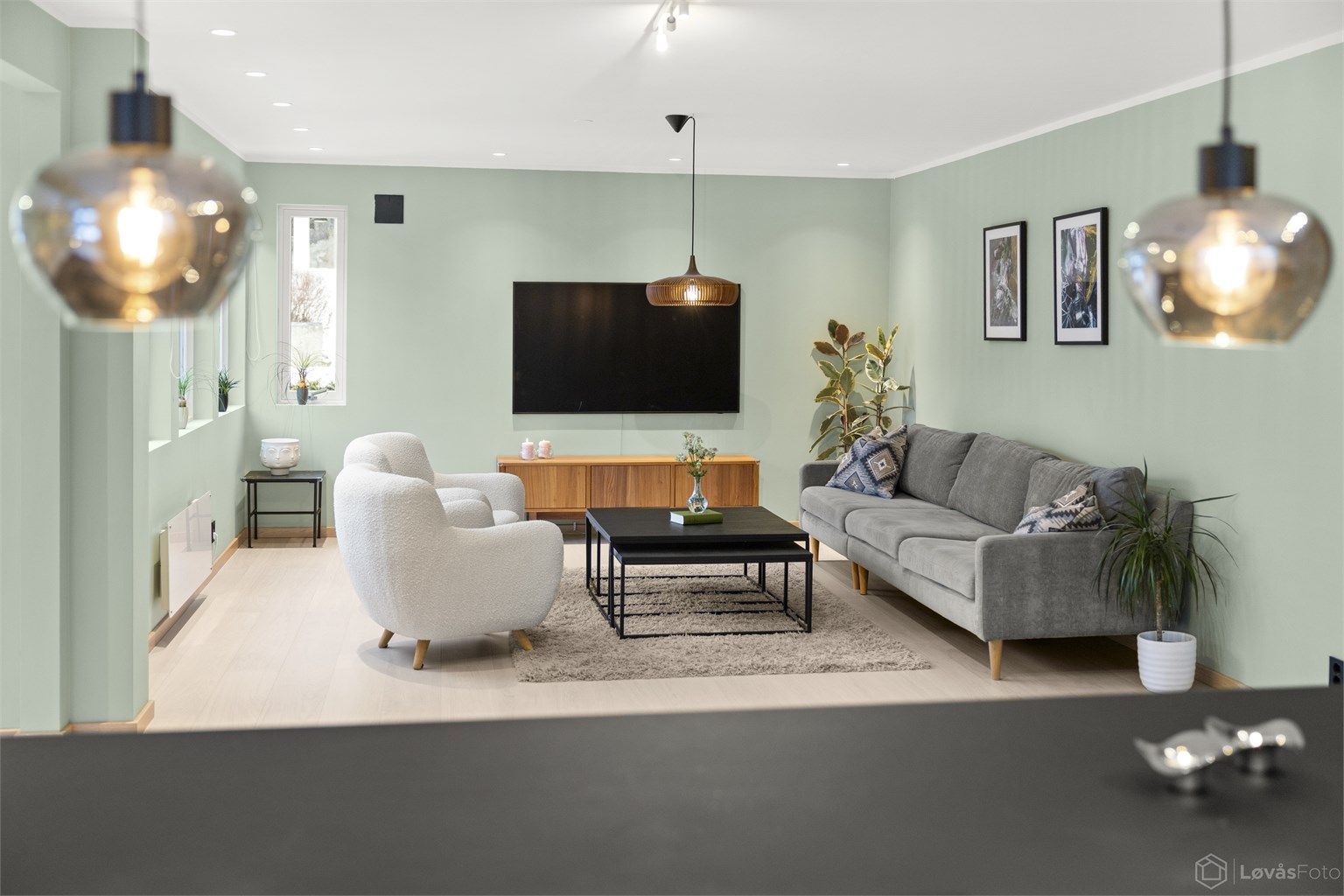  Den åpne og romslige hovedetasjen (2. etasje) er skreddersydd for både hverdagsliv og sosiale sammenkomster