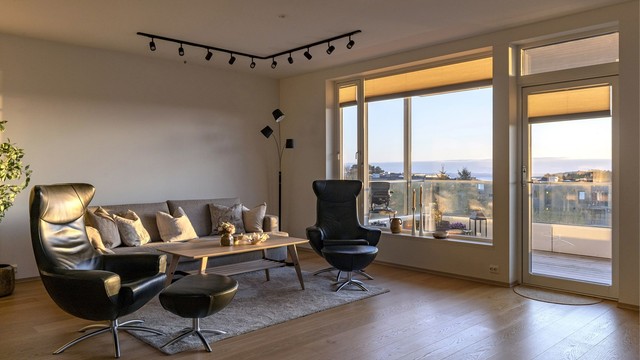 Utsikten kan nytes fra sofakroken.