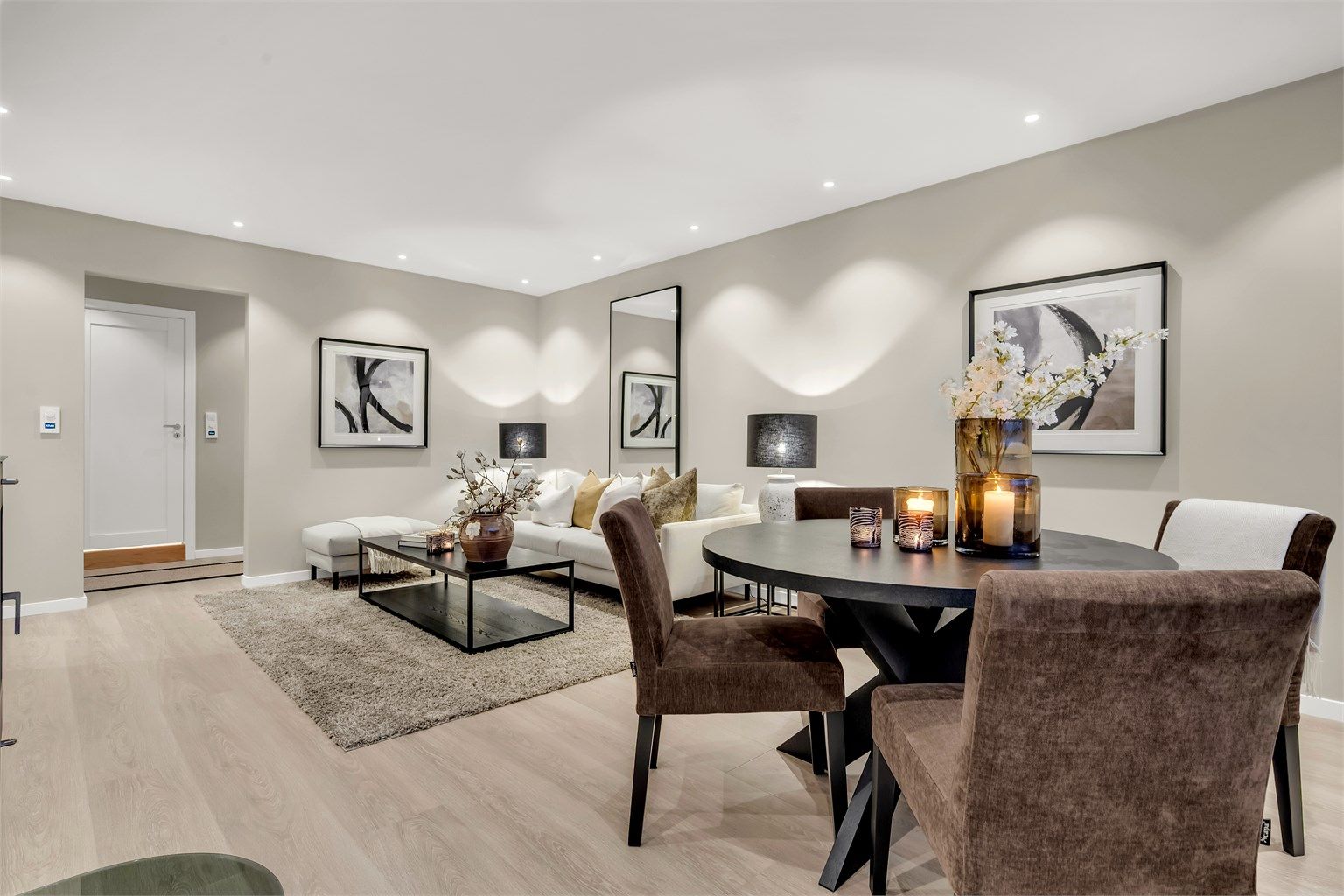 Malte flater i tidsriktige farger gir et solid og nøytralt utgangspunkt for personlig innredning.