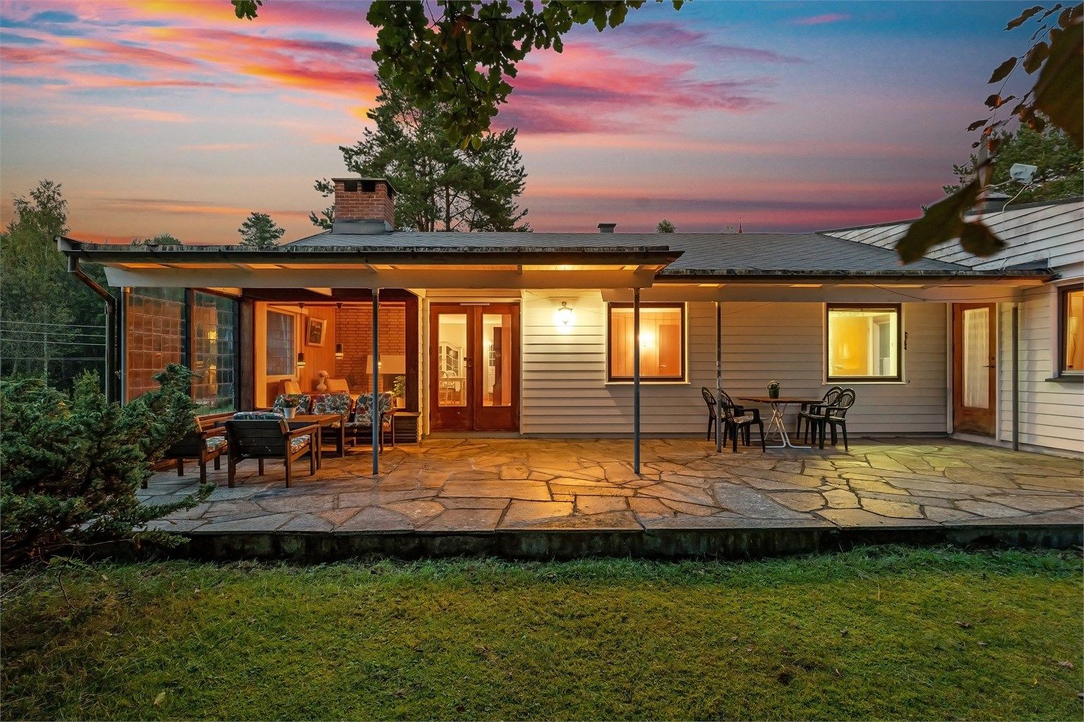 Boligen ligger i idylliske omgivelser innerst i Lommedalen