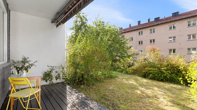 Markterrassen er utstyrt med markise