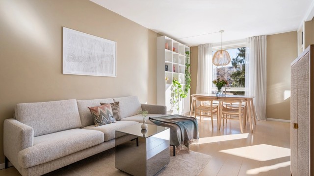 Store vindusflater sørger for mye naturlig lys.