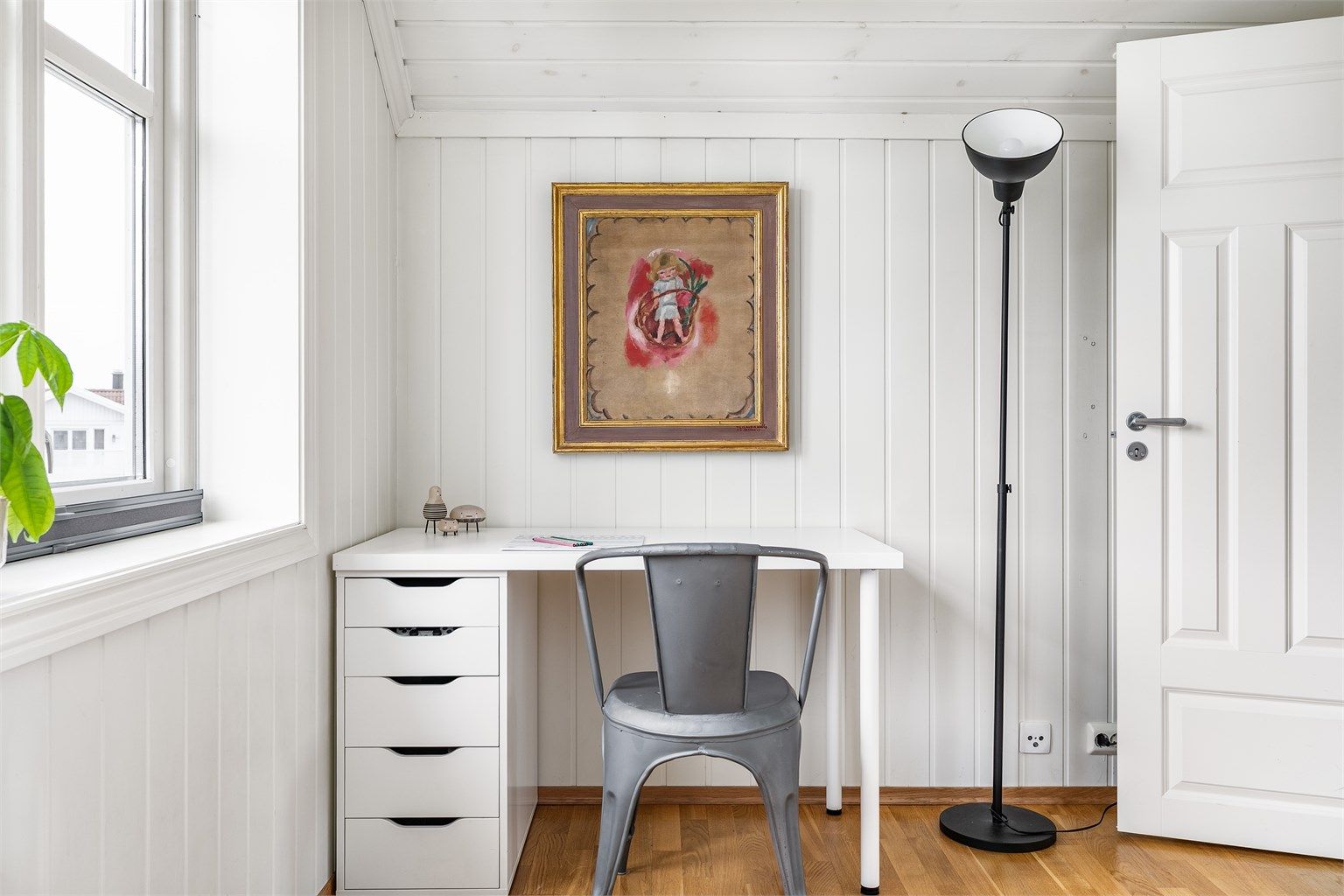 Soverommene er alle av gode størrelser som for barna innebærer mye plass til lek og opphold i egne omgivelser.