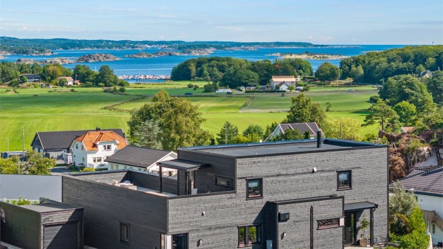 Teisendal 14- Stor funkisvilla med nydelig utsikt solrik hage