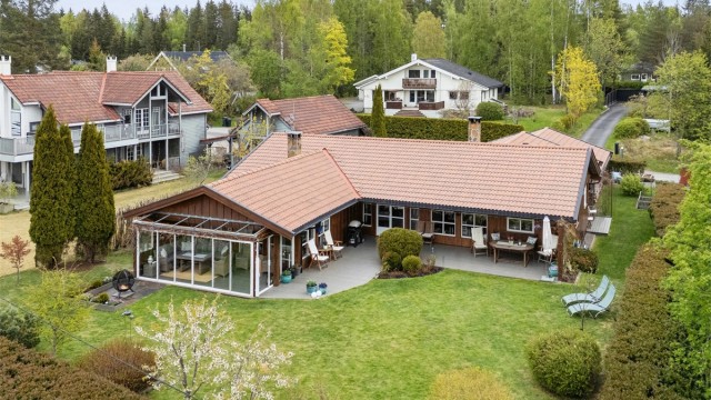Velkommen til Vognvegen 208B - Innholdsrik og velholdt enebolig med flott og skjermet hage!
