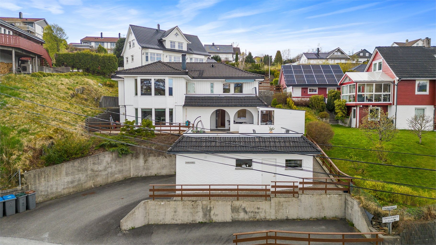 Stor enebolig med utleiedel og romslig garasje