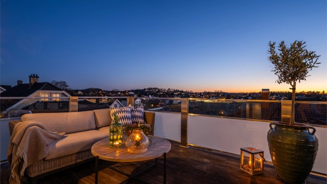 Utsikt fra den store balkongen i andre etasje.