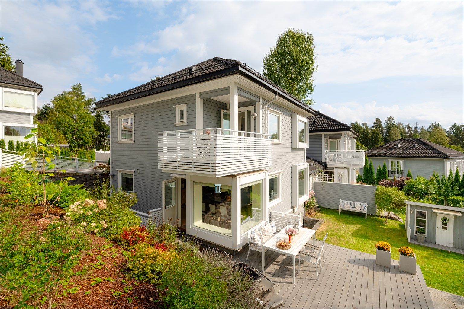 Velkommen til Trosterudstien 6B – en flott og innbydende enebolig oppført i 2012.