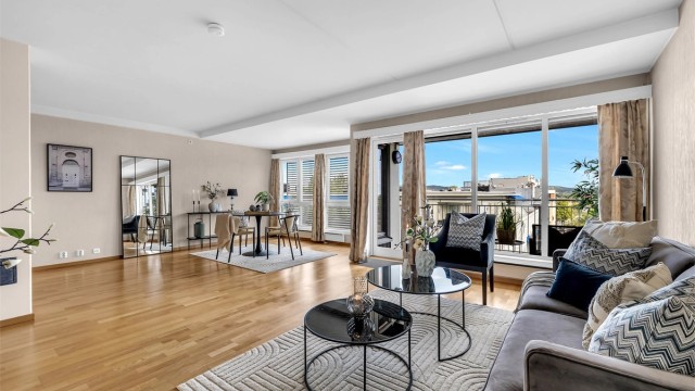 Eiendomsmegler Krogsveen v/Idriss Eliassy ønsker velkommen til Brøtergata 2