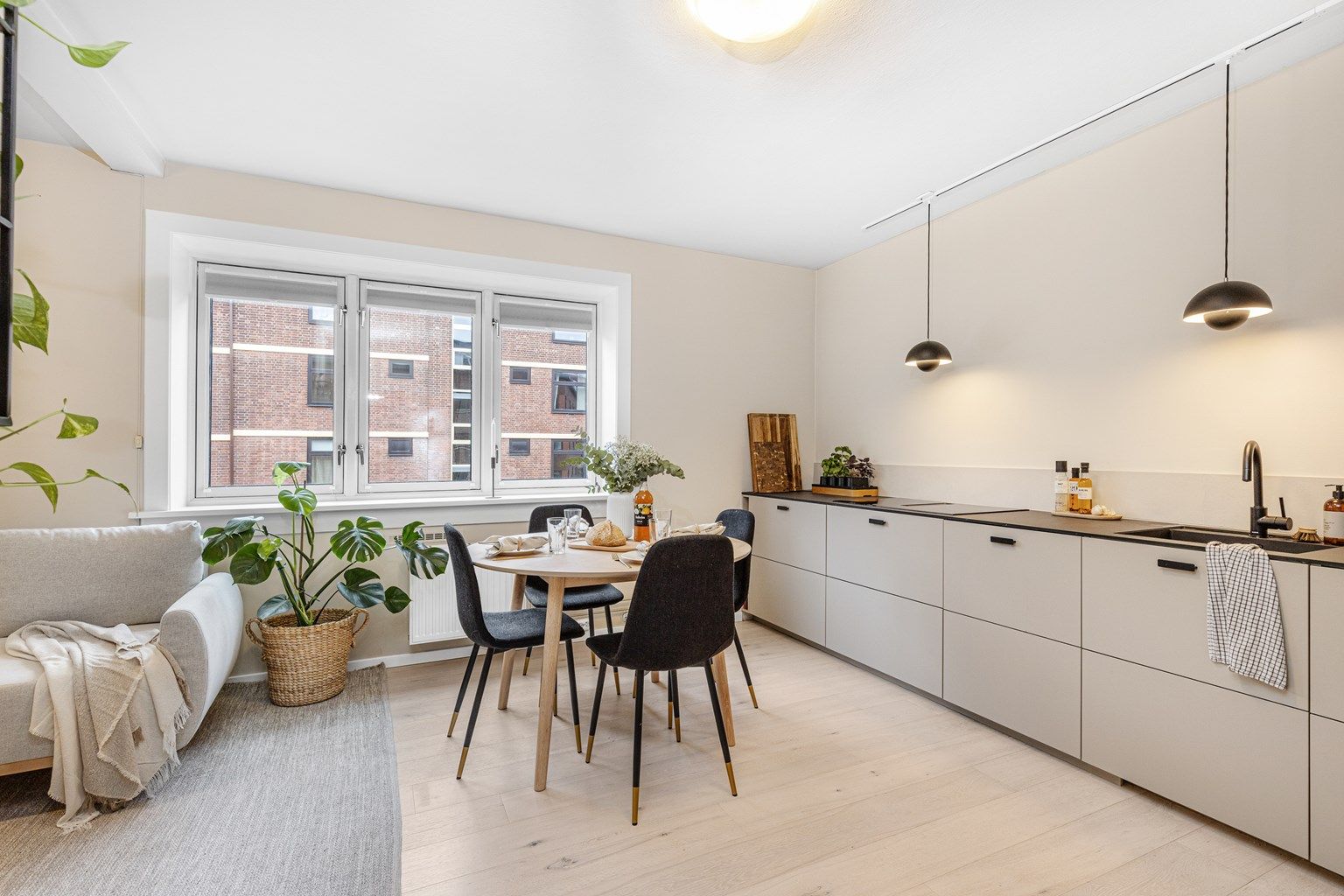 Robin Lauritzen v/ Krogsveen Hasle har gleden av å presentere Hans Barliens gate 1C! 