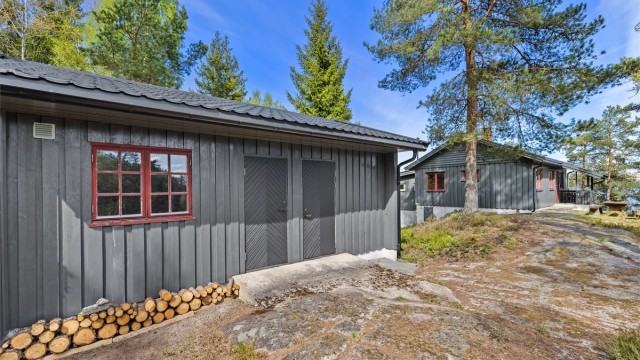 På eiendommen er det også oppført en fint anneks med god plass for utstyr og ekstra sengeplass Foto: Digit Media AS v/Sørebø