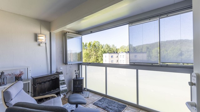 Vestvendt innglasset balkong