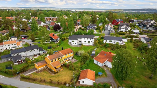 I nærområdet finnes flere gode skole- og barnehagetilbud med trygg og kort gåavstand