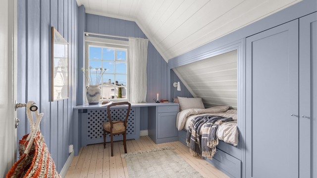 Soverom 4 i 2. etasje med plassbygget innredning